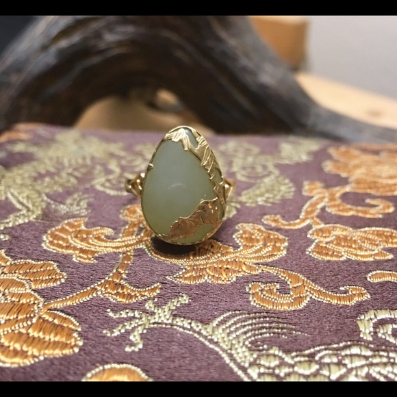 Jewelry - 14k yellow gold Jade colored gemstone ring